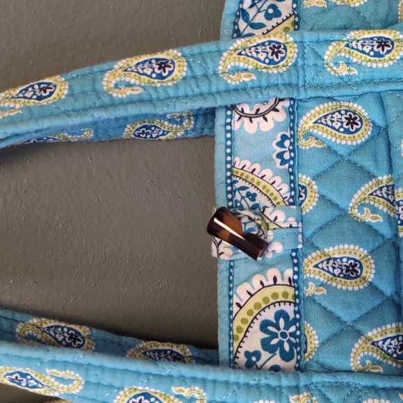Hard Bottom Vera Bradley Bag - Picture 4 of 12